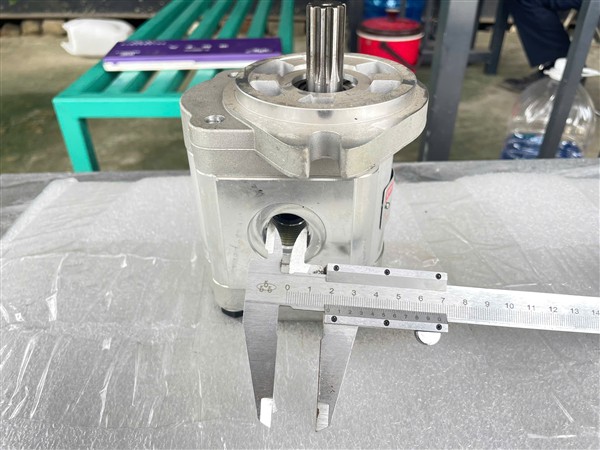 Bơm thuỷ lực dùng cho xe qét đường isuzu, dongfeng