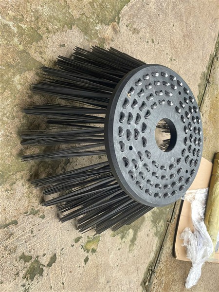 Chổi bên xe quét đường Hino, hyundai