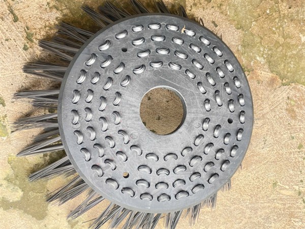 Chổi bên xe quét đường Hino, hyundai