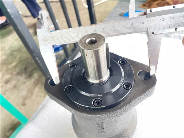 Mô tơ thuỷ lực dùng cho xe quét đường isuzu, dongfeng