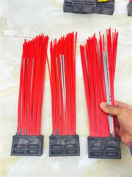 Tép chổi nhựa xe quét đường L76mm