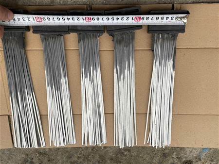 Tép chổi sắt xe quét đường L76mm