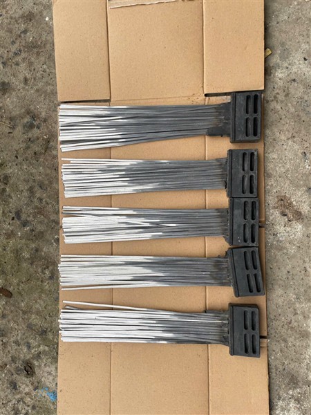 Tép chổi sắt xe quét đường L76mm