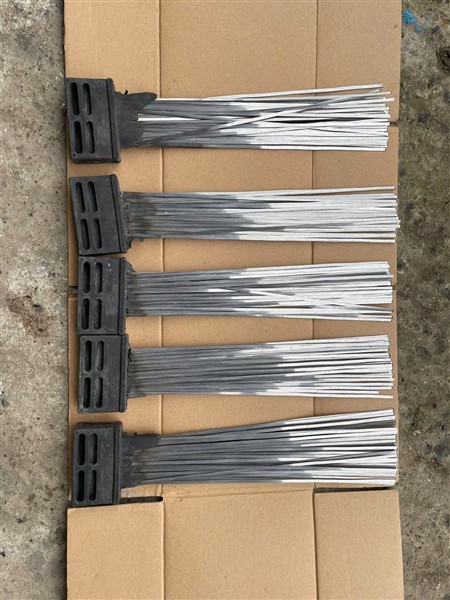 Tép chổi sắt xe quét đường L76mm