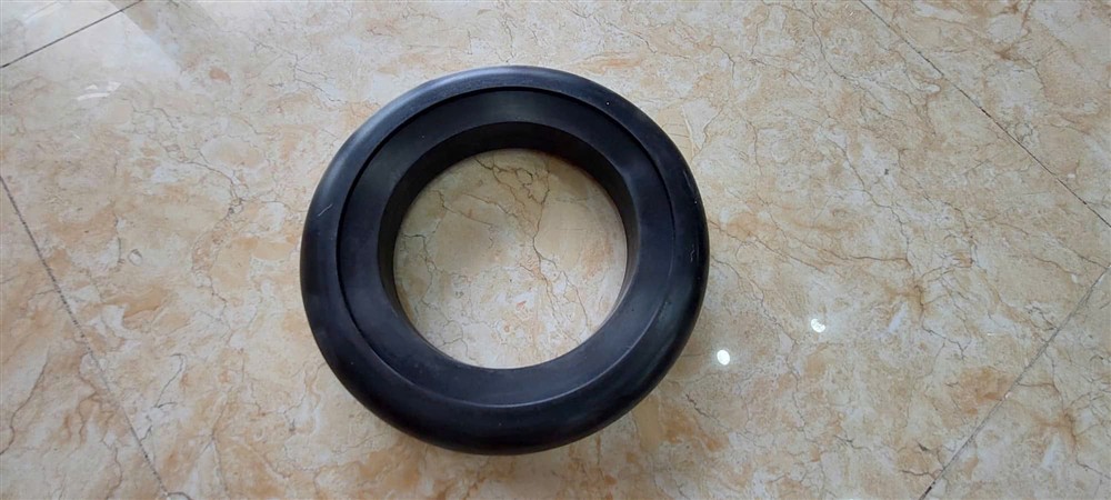 Bánh xe cao su cổ hút xe quét đường isuzu, dongfeng